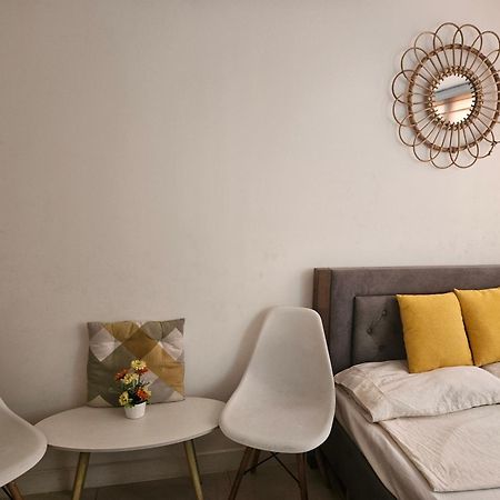 The Residences At Commonwealth By Century Properties Quezon City Exterior foto
