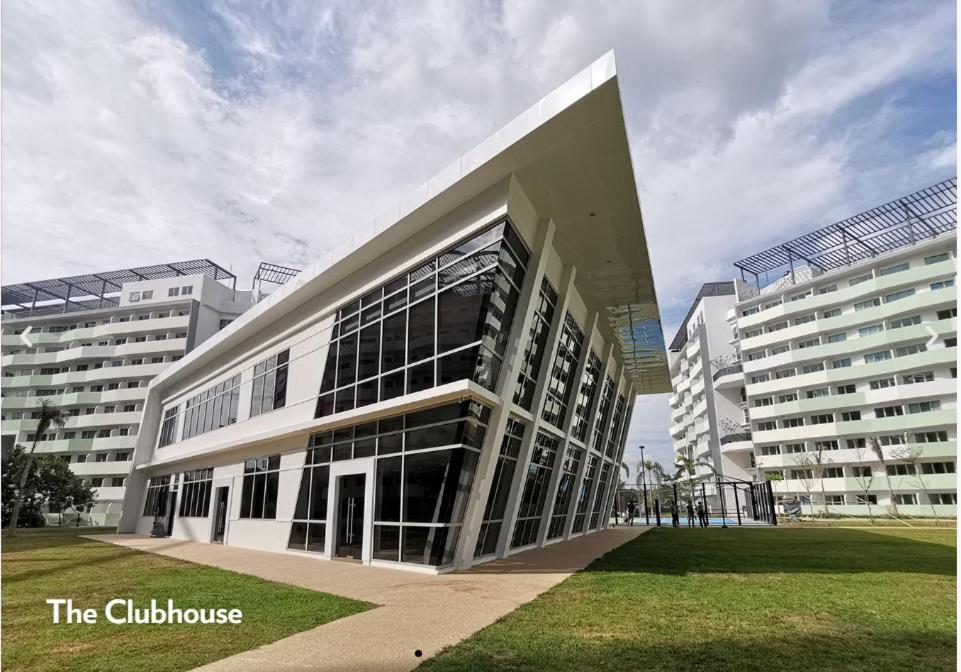 The Residences At Commonwealth By Century Properties Quezon City Exterior foto